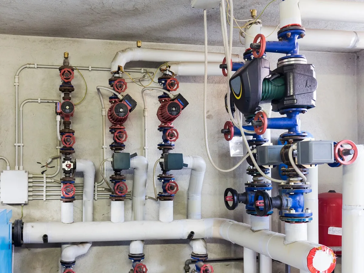 Hydronic heating manifold with zone valves and circulator pumps